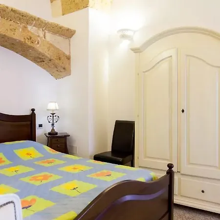 Le Rondini - Antica Casetta In Centro Casa vacanze