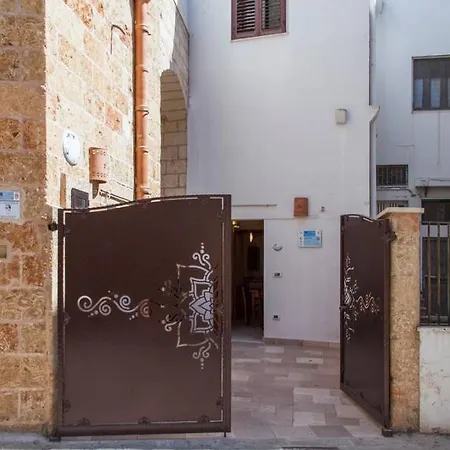 Le Rondini - Antica Casetta In Centro בית נופש *